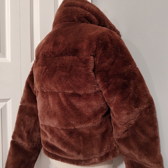 🤎EUC Abercrombie & Fitch Mini Puffer Cropped Faux Fur Coat, Brown, Small - Picture 11 of 16